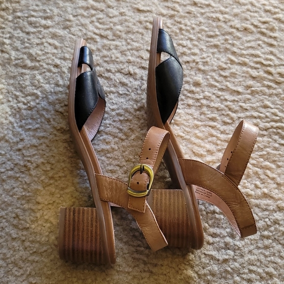 Miz mooz sandals size 10 - Picture 4 of 8